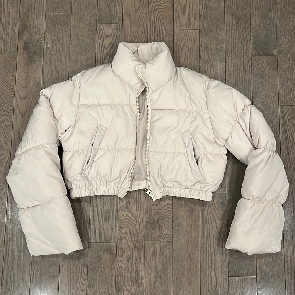 Cropped cream puffer jacket